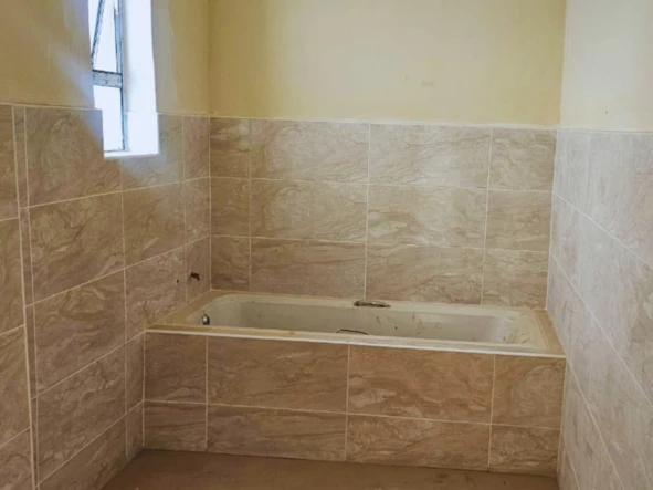 2 Bedroom Flat & Apartment