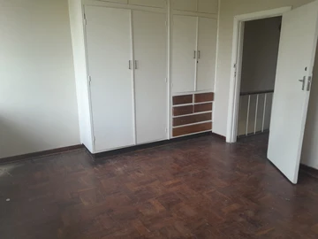 2 Bedroom Flat & Apartment