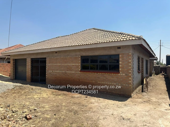 Madokero – Spacious 4-Bedroom House for Sale