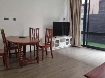 2 Bedroom Flat & Apartment