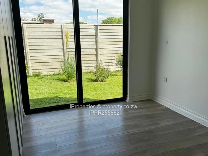 Modern 3BR/3BA Garden Flat with Lock-Up Garage – Borrowdale West