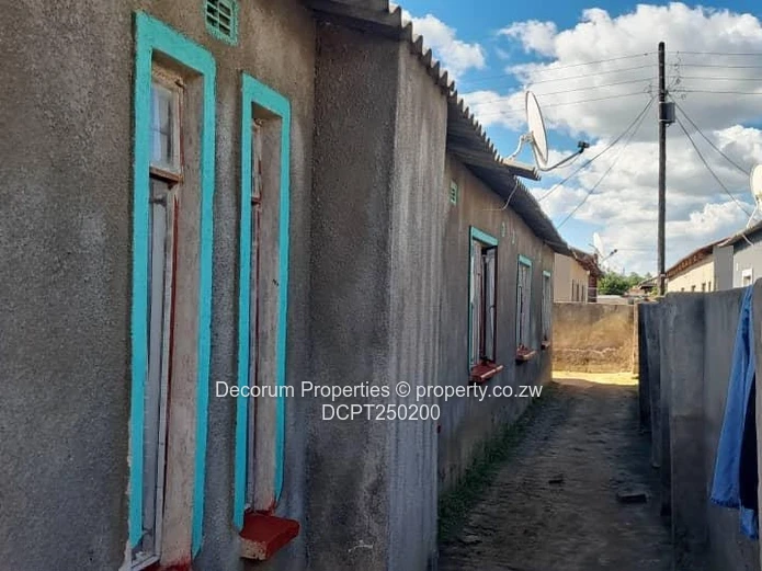 Chitungwiza Unit P Extension – House For Sale | Us$36,000