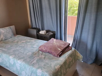 4 Bedroom Flat & Apartment