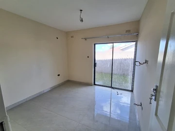 2 Bedroom Flat & Apartment