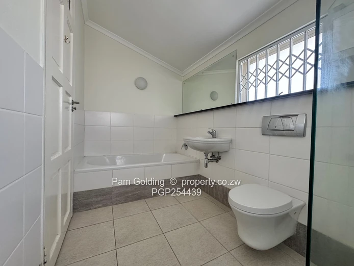 Newlands – Spacious 3 Bedroom Townhouse In Exclusive Complex