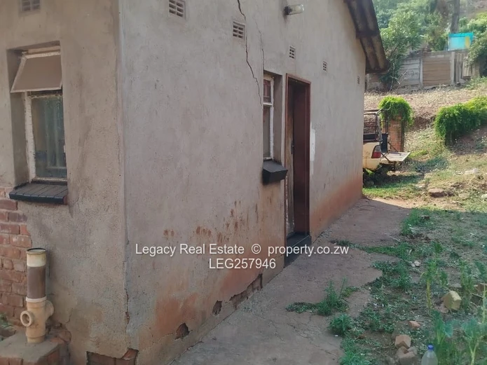 1,820 m² Walled Stand with a 5bedCottage, Westwood — Tarred Road, Water, ZESA & Sewer
