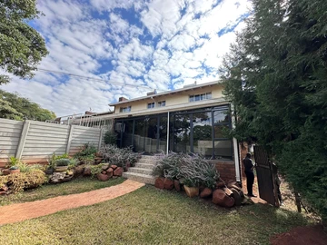 Spacious 3-Bedroom Garden Flat for Rent in Greystone Park
