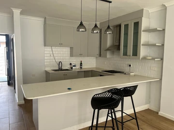 2 Bedroom Flat & Apartment
