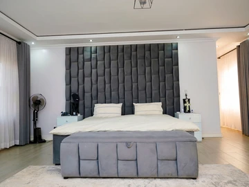 6 Bedroom House