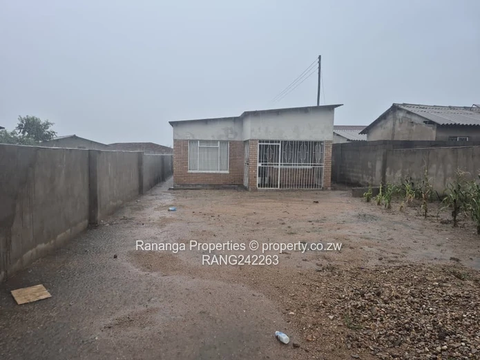 Great Opportunity! 3 Bedroom House In Cowdray Park