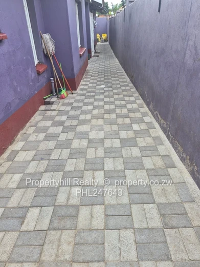 Secure 4-Bed Granary Park Home — Borehole, Garage & Paved Yard