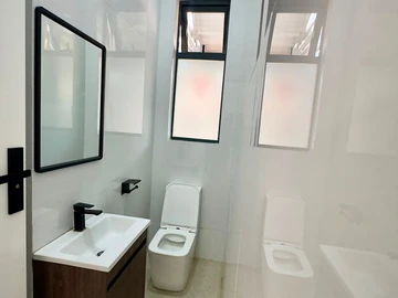 4 Bedroom Flat & Apartment