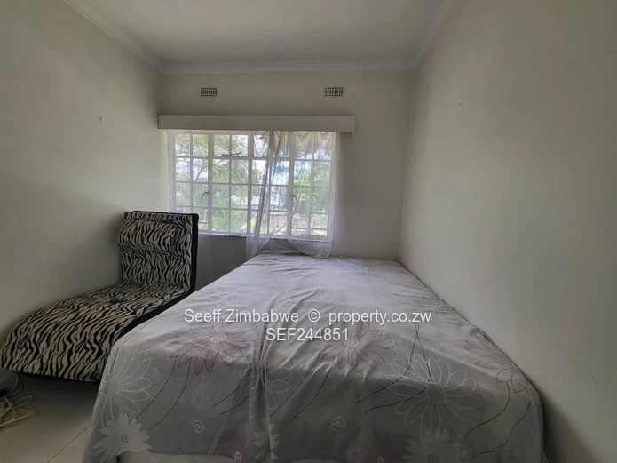 Sunlit Double-Storey 3-Bed Garden Flat in Avenues