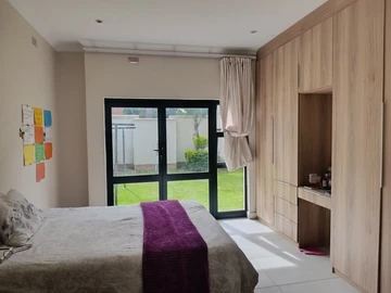 3 Bedroom Flat & Apartment