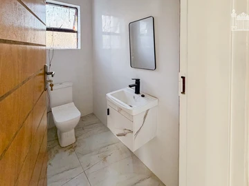 4 Bedroom Flat & Apartment