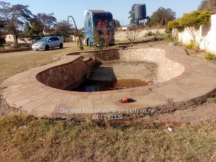 Tynwald 8-Bed Family Estate on 8094m² — Pool & Borehole