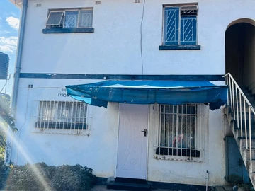2 Bedroom Flat & Apartment