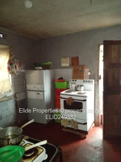 3-Bed Brick Bungalow in Kuwadzana, Harare - Yard & Parking