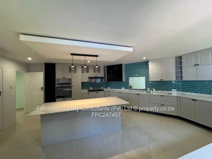 Glen Lorne 8-Bed House with Pool & Sunlit Lounge