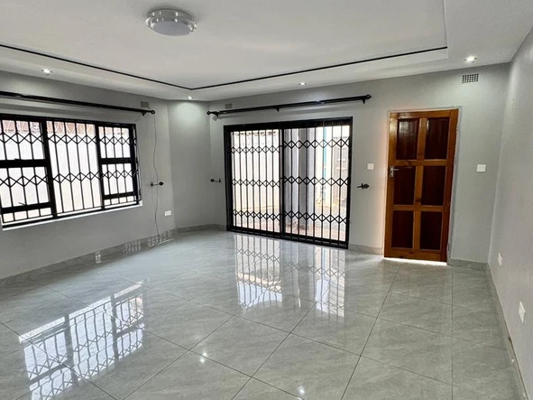 3 Bedroom Flat & Apartment