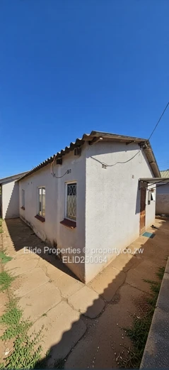 Well-kept 3-Bed Kuwadzana Home - Verandah & Walled