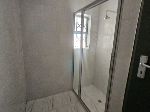 2 Bedroom Flat & Apartment