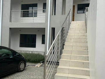 2 Bedroom Flat & Apartment