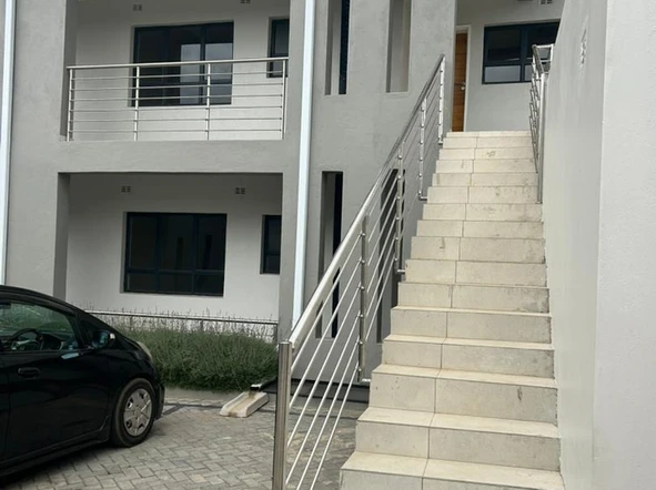 2 Bedroom Flat & Apartment