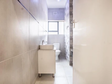 4 Bedroom Flat & Apartment