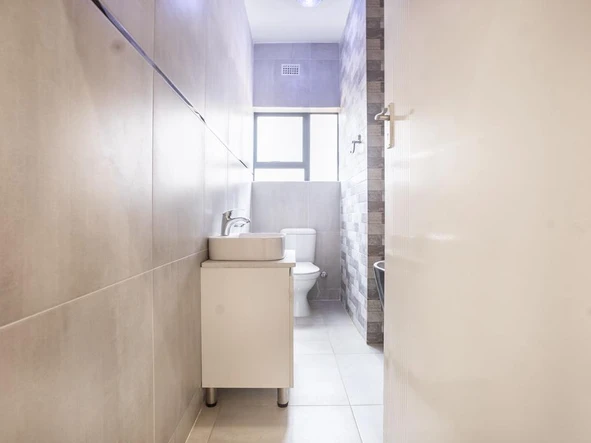 4 Bedroom Flat & Apartment