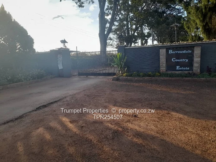 Borrowdale 2-bed Brick Shell on 1847m2, terms accepted (Sole Mandate)