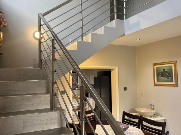 4 Bedroom Flat & Apartment