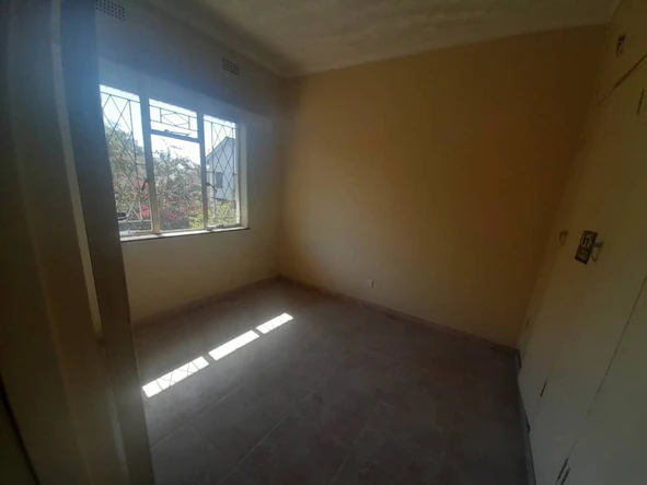 2 Bedroom Flat & Apartment
