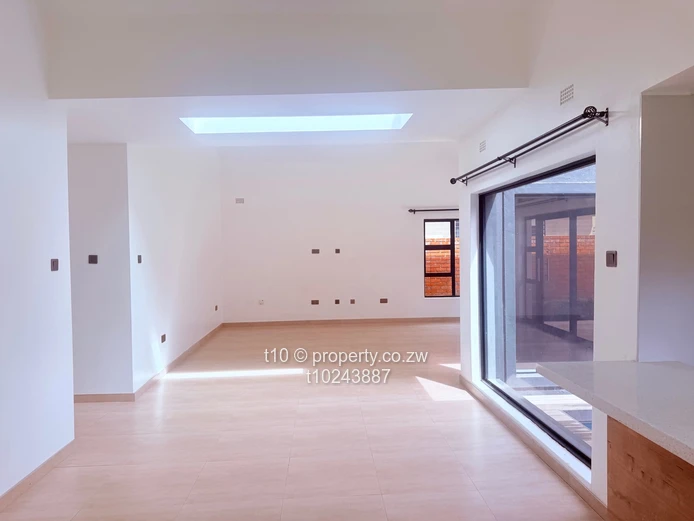 Townhouse to rent in Mt Pleasant 