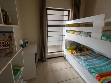 2 Bedroom Flat & Apartment