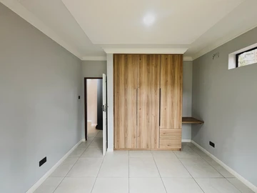 2 Bedroom Flat & Apartment