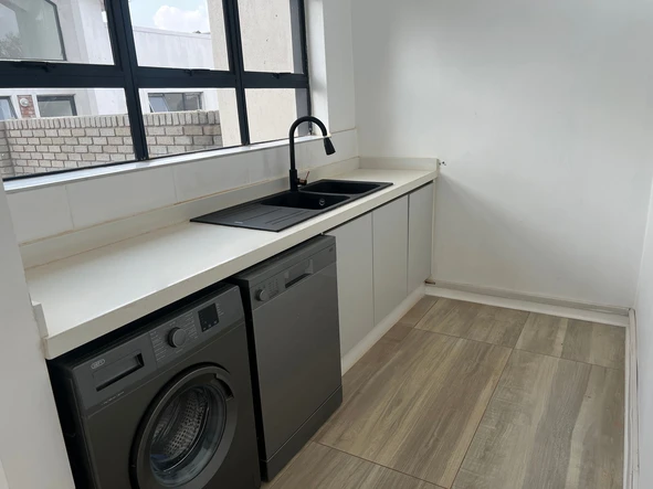 3 Bedroom Flat & Apartment