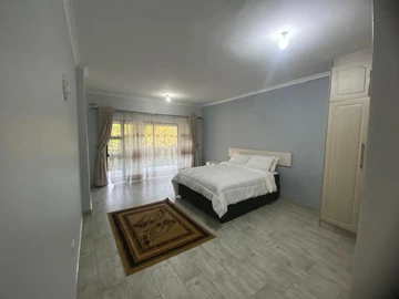 3 Bedroom Flat & Apartment