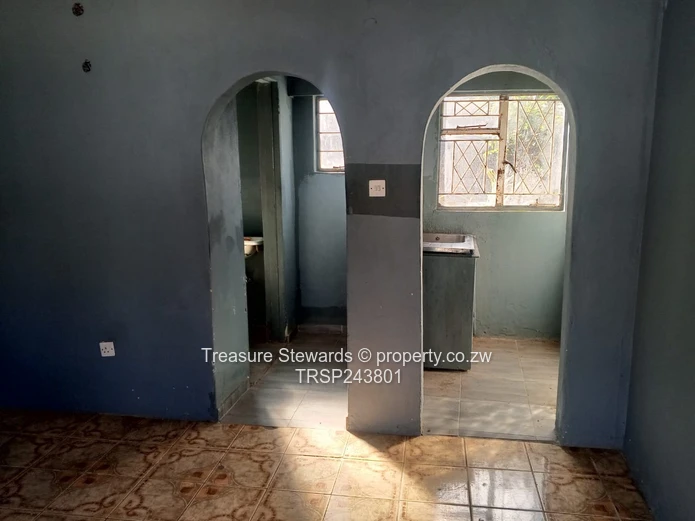 1-Bed Cottage with Courtyard & Borehole, Parktown