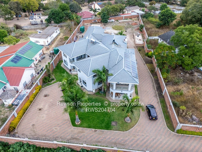 A Rare Blend of Luxury, Space and Comfort (Sole Mandate)