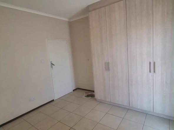 2 Bedroom Flat & Apartment