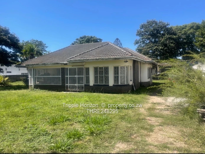 Sunny 5-Bed Pomona Bungalow on 2,100m² with Borehole