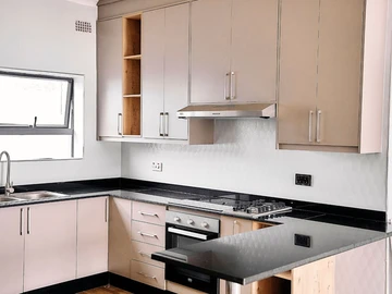 3 Bedroom Flat & Apartment