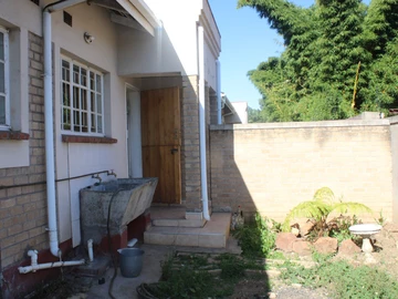 2 Bedroom Flat & Apartment