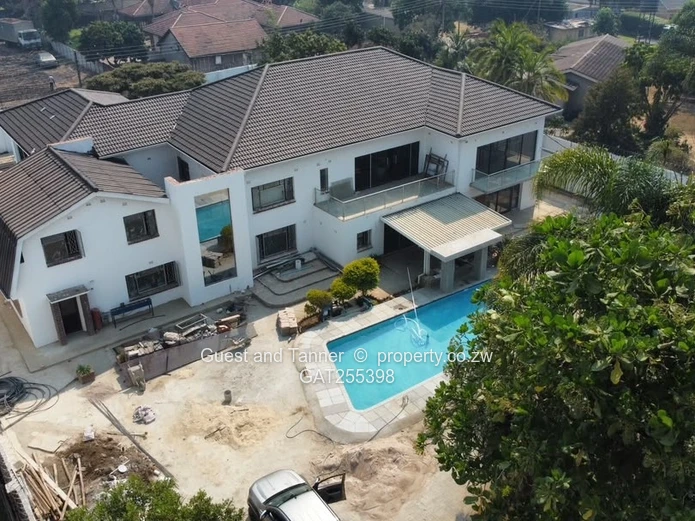 EMERALD HILL | SUBSTANTIAL 5-BEDROOM RESIDENCE ON 2000m²