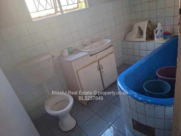 3 Bedroomed house for Sale in mabvuku-Deeds available