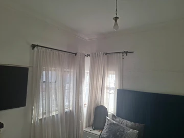 2 Bedroom Flat & Apartment