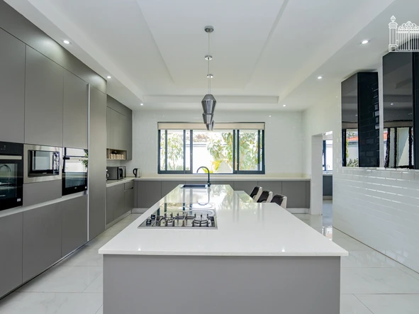 6 Bedroom House