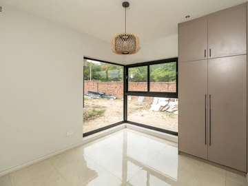 4 Bedroom Flat & Apartment