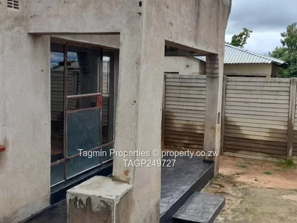 House forsale dema stand size 200sqms council cession  (Sole Mandate)